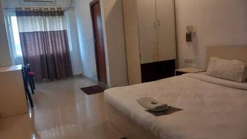 Deluxe Room, Balcony, City View | Desk, laptop workspace, iron/ironing board, free WiFi