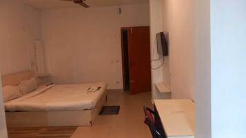 Deluxe Room, Balcony, City View | Desk, laptop workspace, iron/ironing board, free WiFi