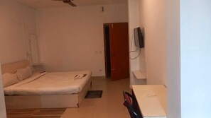 Kamar Deluks, balkon, pemandangan kota | Meja kerja, ruang kerja ramah laptop, dan setrika/meja setrika