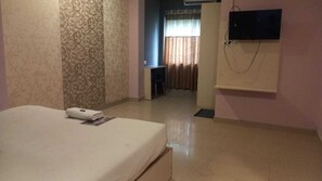 Kamar Deluks, balkon, pemandangan kota | Meja kerja, ruang kerja ramah laptop, dan setrika/meja setrika