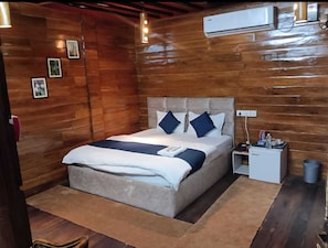 Desk, laptop workspace, iron/ironing board, free WiFi - Lemon wood Cottage (Naobaricha)