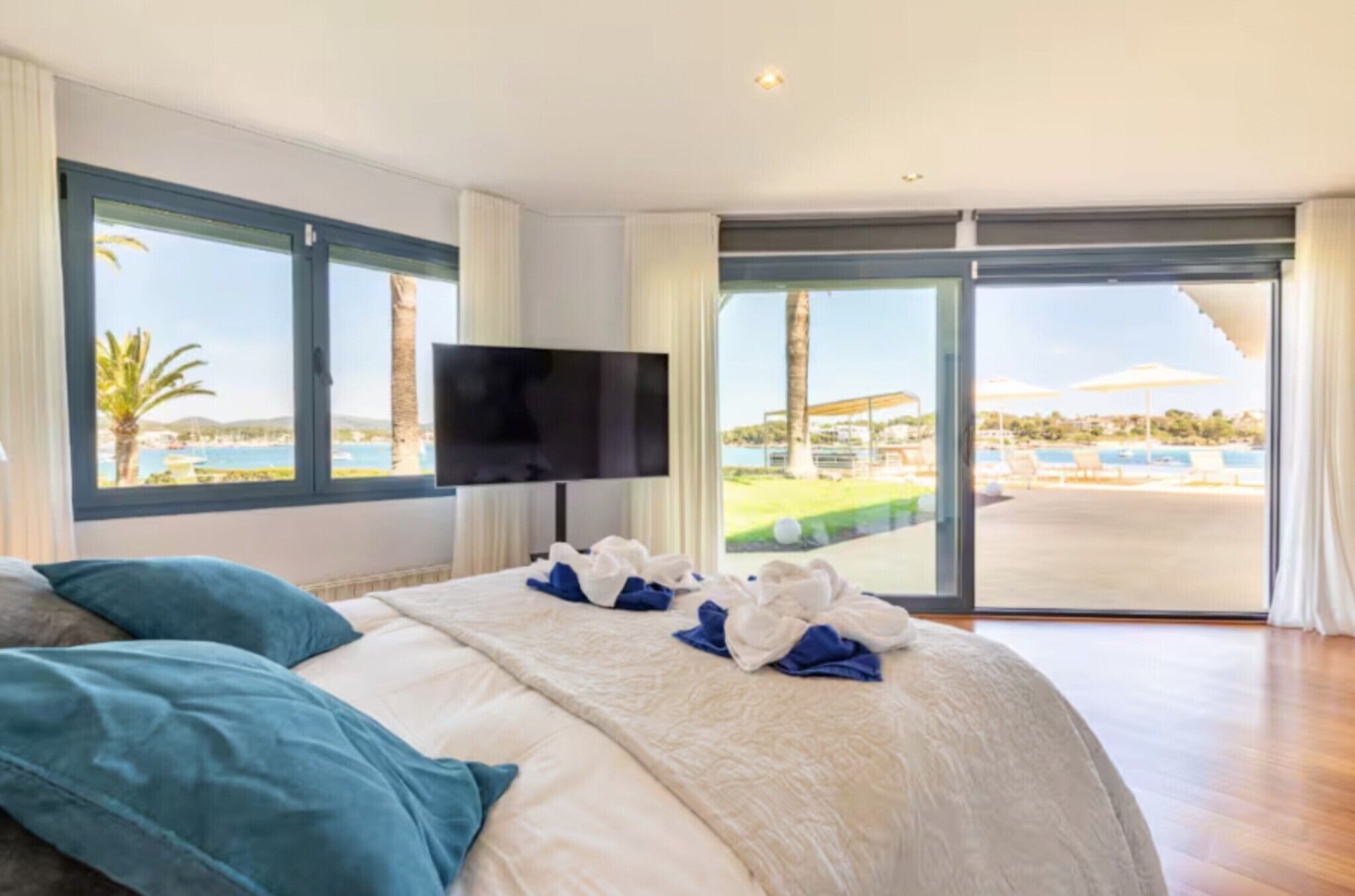 4 chambres, fer et planche à repasser, Wi-Fi, draps fournis