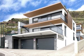 Exterior - Marco 4 Seasons- SPRING (Arco da Calheta)