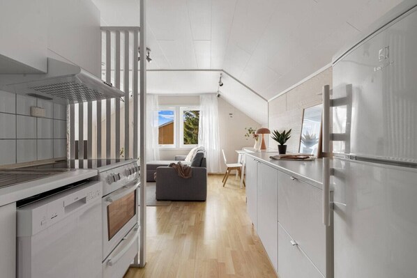 Private kitchen - Arctic Loft East – Calm Nights (Tromsø)