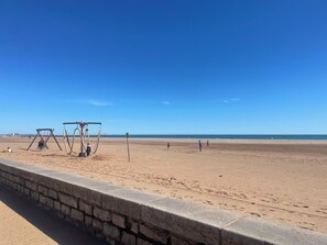 Beach - Valras Arrago, T3 apartment with terrace and parking space (Valras-Plage)