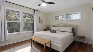 3 slaapkamers, een strijkplank/strijkijzer, wifi, beddengoed