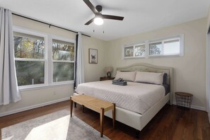 3 habitaciones, tabla de planchar con plancha, wifi y ropa de cama 