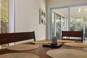 Dining - Fox Cottage:3 Bed Quiet Cottage w/ Easy Hwy access (Mission)
