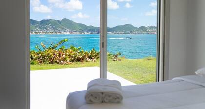 A beautiful apartment facing the Caribbean Sea in a prestigious residence