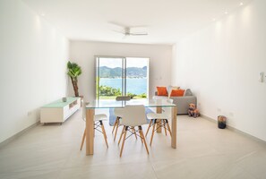 Interior - A beautiful apartment facing the Caribbean Sea in a prestigious residence (sint maarten)
