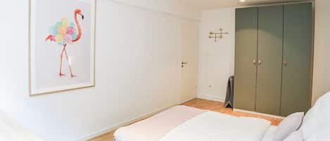 Individuelt innredet, skrivebord og skrivebord for bærbar PC