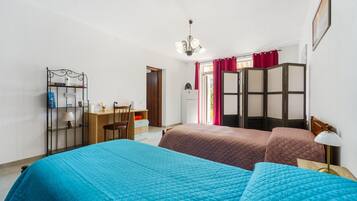 2 quartos, ferros/tábuas de passar roupa, Wi-Fi, roupa de cama