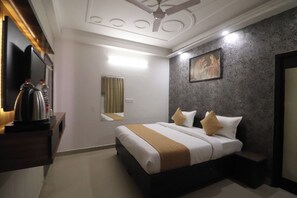 Deluxe Double Room, City View | Desk, iron/ironing board, free WiFi