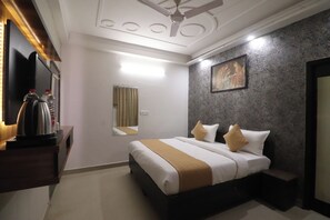 Deluxe Double Room, City View | Desk, iron/ironing board, free WiFi