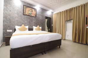 Deluxe Double Room, City View | Desk, iron/ironing board, free WiFi