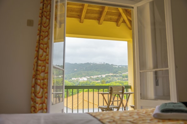 Quarto casal, sacada, vista para a montanha | Wi-Fi de cortesia