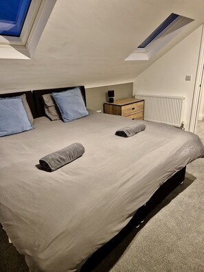 2 عدّة غرف نوم وخدمة الإنترنت