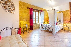 1 chambre, fer et planche à repasser, Wi-Fi, literie fournie