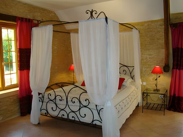 مكواة/لوح كي وواي فاي وملاءات أسرّة