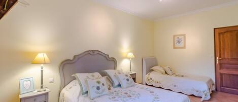 1 chambre, fer et planche Ă repasser, Wi-Fi, literie fournie