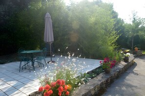 تناول الطعام بالخارج