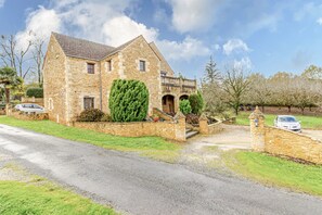 Exterior - Bed and Breakfast 'Chambre Sérénité' with Shared Terrace, Shared Garden and Wi-Fi (Saint-Amand de Coly)