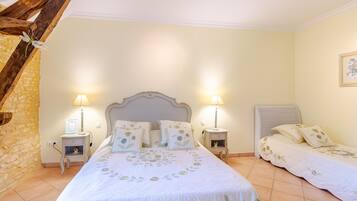 1 camera, ferro/asse da stiro, Wi-Fi, lenzuola