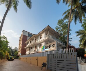 Exterior - Treebo Premium Nova Candolim with Pool and spa (Candolim)