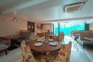 Restaurant - Treebo Premium Nova Candolim with Pool and spa (Candolim)