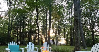 Fabulous 3-bedroom chalet in Hidden Valley, PA; walk to the slopes!