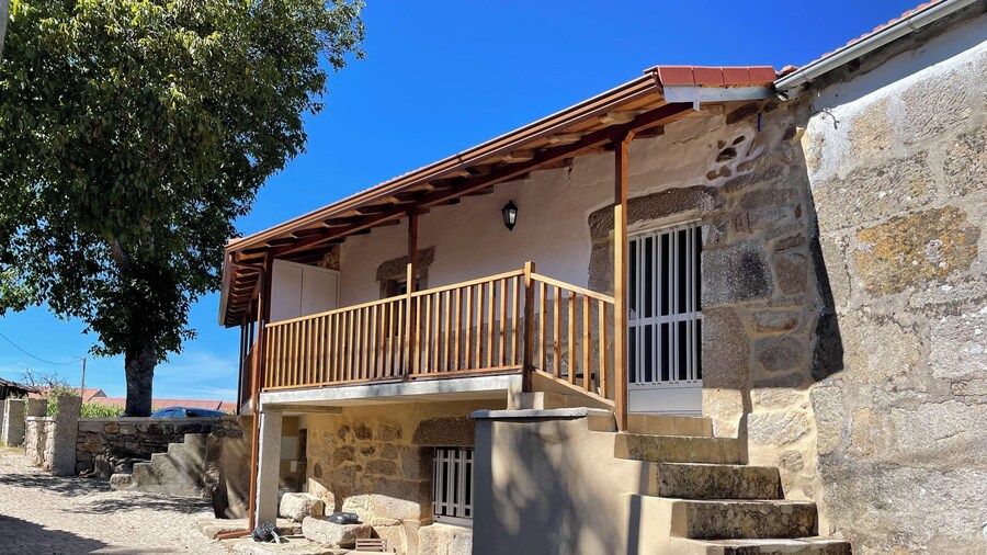 Charming Tourém Retreat 3 Bedroom House With Stunning Views