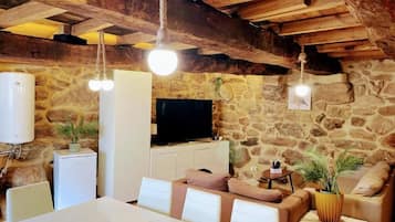 House, 3 Bedrooms, Balcony, Garden View | Living room