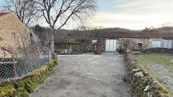 Casa, 3 habitaciones, balcón, vista al jardín | Estacionamiento | Estacionamiento gratis