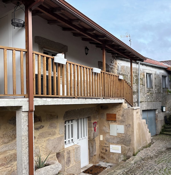 Charming Tourém Retreat 3 Bedroom House With Stunning Views - Montalegre
