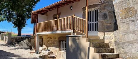 Casa, 3 habitaciones, balcón, vista al jardín | Exterior