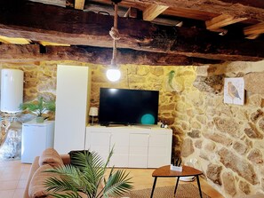 House, 3 Bedrooms, Balcony, Garden View | Living room - Casa do Terrado Mountain House (Montalegre)