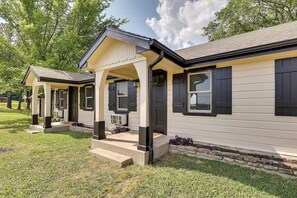 Exterior - Hilltop Lookout #1 at Busch Mt- Stunning Views! (Eureka Springs)