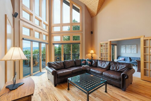 Secluded and Spacious 4-bedroom house in Victor with views of the Tetons