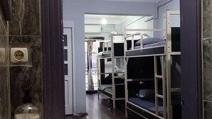 遮光窗帘、隔音、熨斗/熨板、免费 WiFi