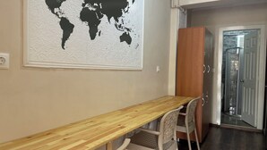 Kadinlara Mahsus 8 Kisilik Oda 1 Yatak | 起居区