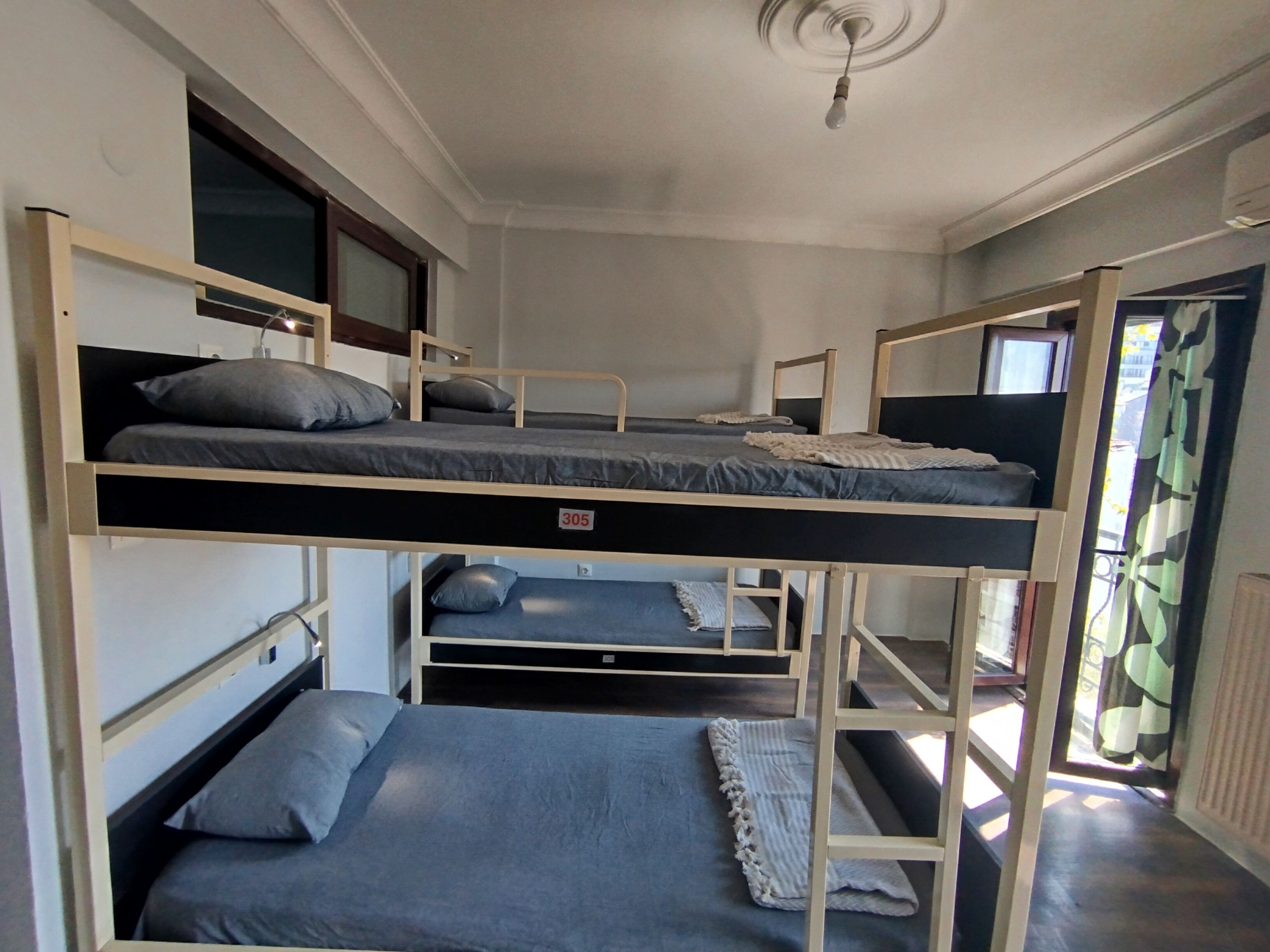 遮光窗帘、隔音、熨斗/熨板、免费 WiFi