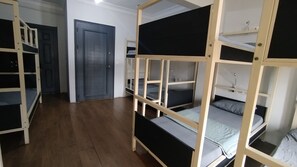 10 Kisilik Karma Oda 1 Yatak | Blackout drapes, soundproofing, iron/ironing board, free WiFi - ivy hostel (Istanbul)