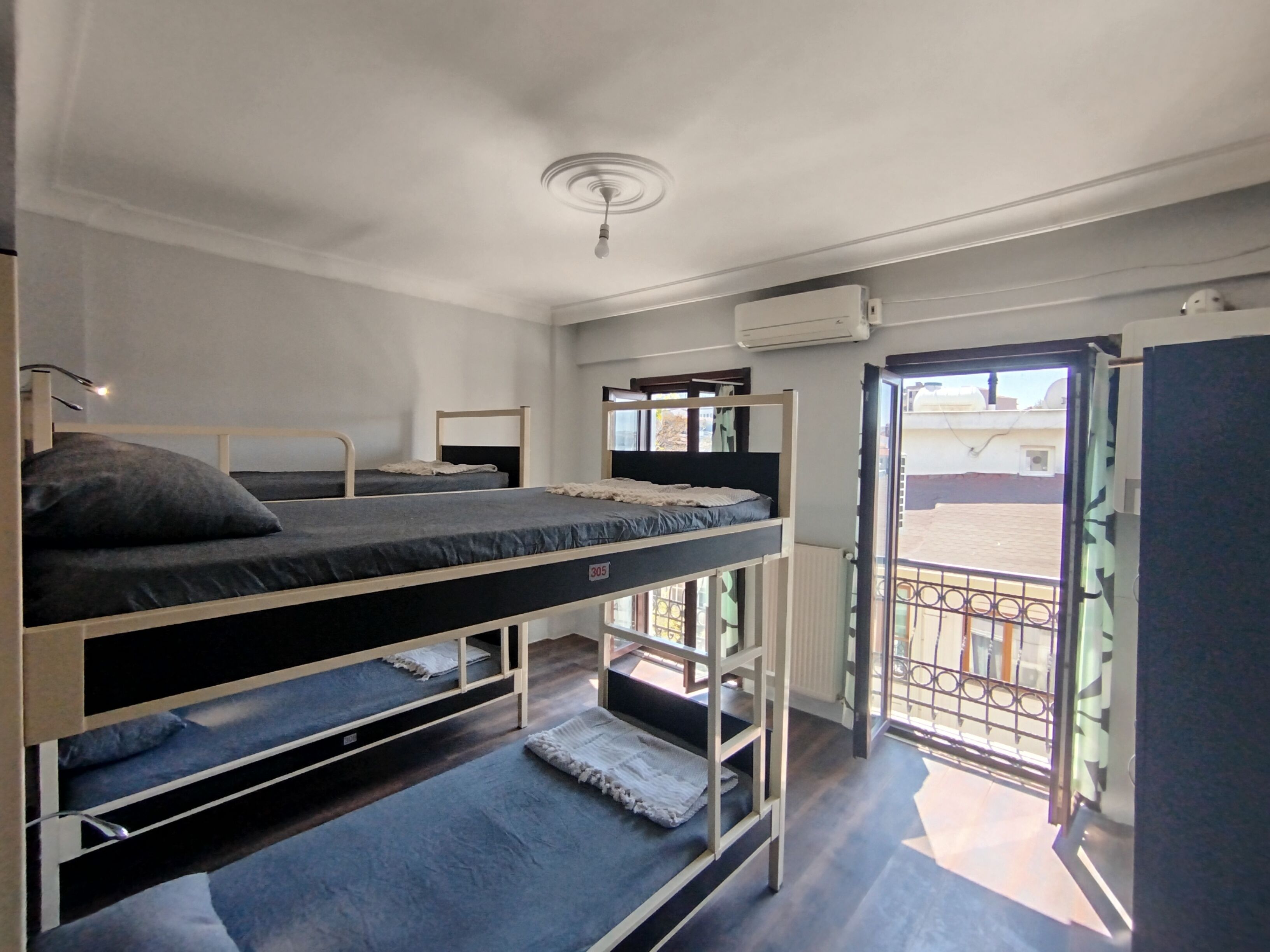 遮光窗帘、隔音、熨斗/熨板、免费 WiFi