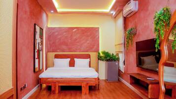 Luxury Suite, Balcony, Pool View