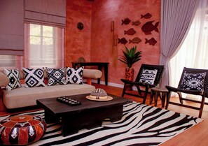 Luxury Suite, Balcony, Pool View | Living area