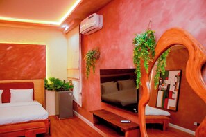 Bureau, espace de travail pour ordinateur portable, Wi-Fi gratuit