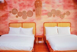 Habitación de lujo con 1 cama matrimonial o 2 individuales, vista a la montaña | Escritorio, espacio para trabajar con laptop y insonorización 