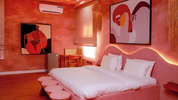 Luxury Suite, Balcony, Pool View | Bathroom