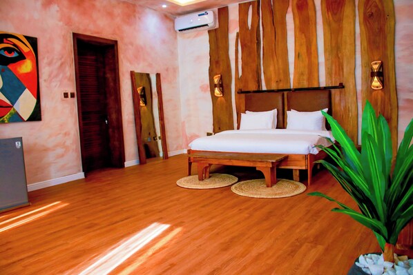 Luxury Suite, Balcony, Pool View