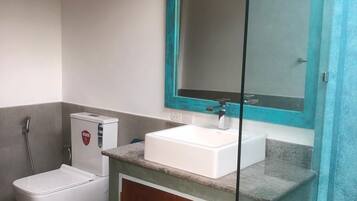 Free toiletries, soap, shampoo, toilet paper